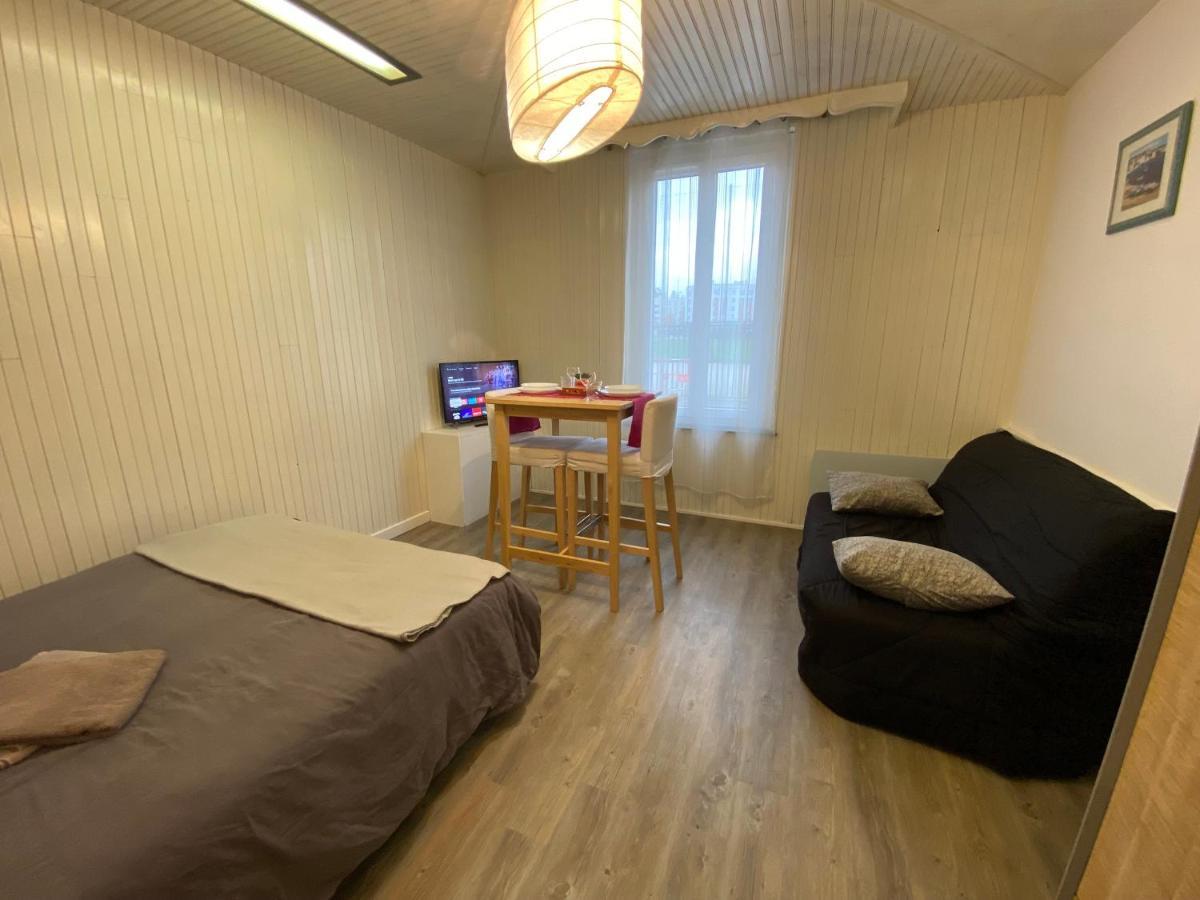Les Coquelicots Wifi Apartman Troyes Kültér fotó